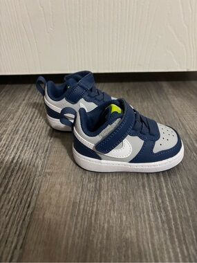 Nike Kids Navy, Gray and White Velcro Sneakers